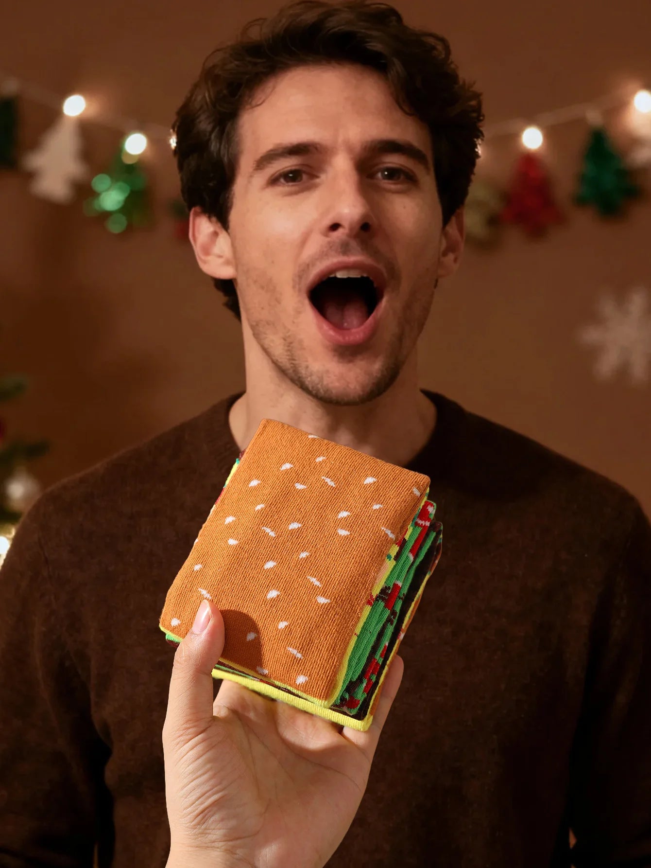 2-paar dezelfde heren- en damessokken met een uniek, creatief en interessant hamburgerontwerp als vakantiecadeau