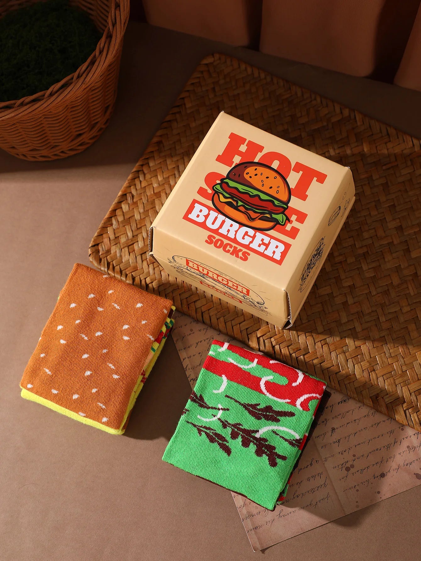 2-paar dezelfde heren- en damessokken met een uniek, creatief en interessant hamburgerontwerp als vakantiecadeau